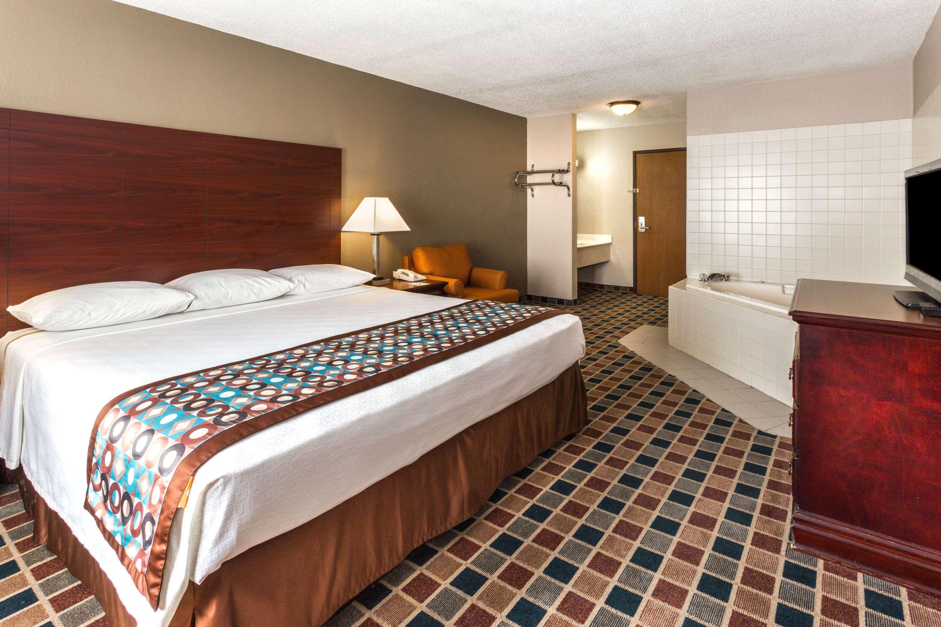 Super 8 By Wyndham Frankfort In Exterior photo