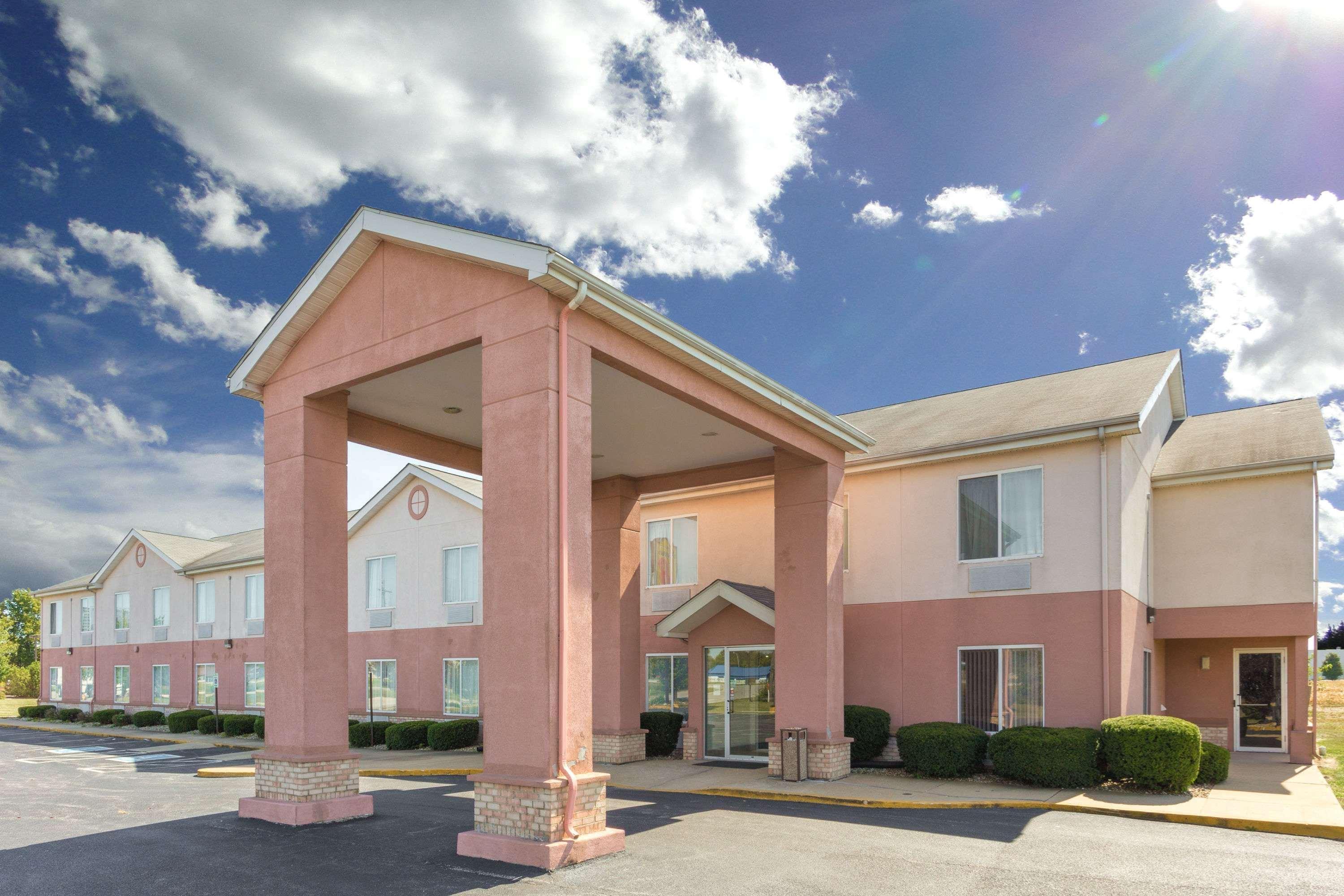 Super 8 By Wyndham Frankfort In Exterior photo