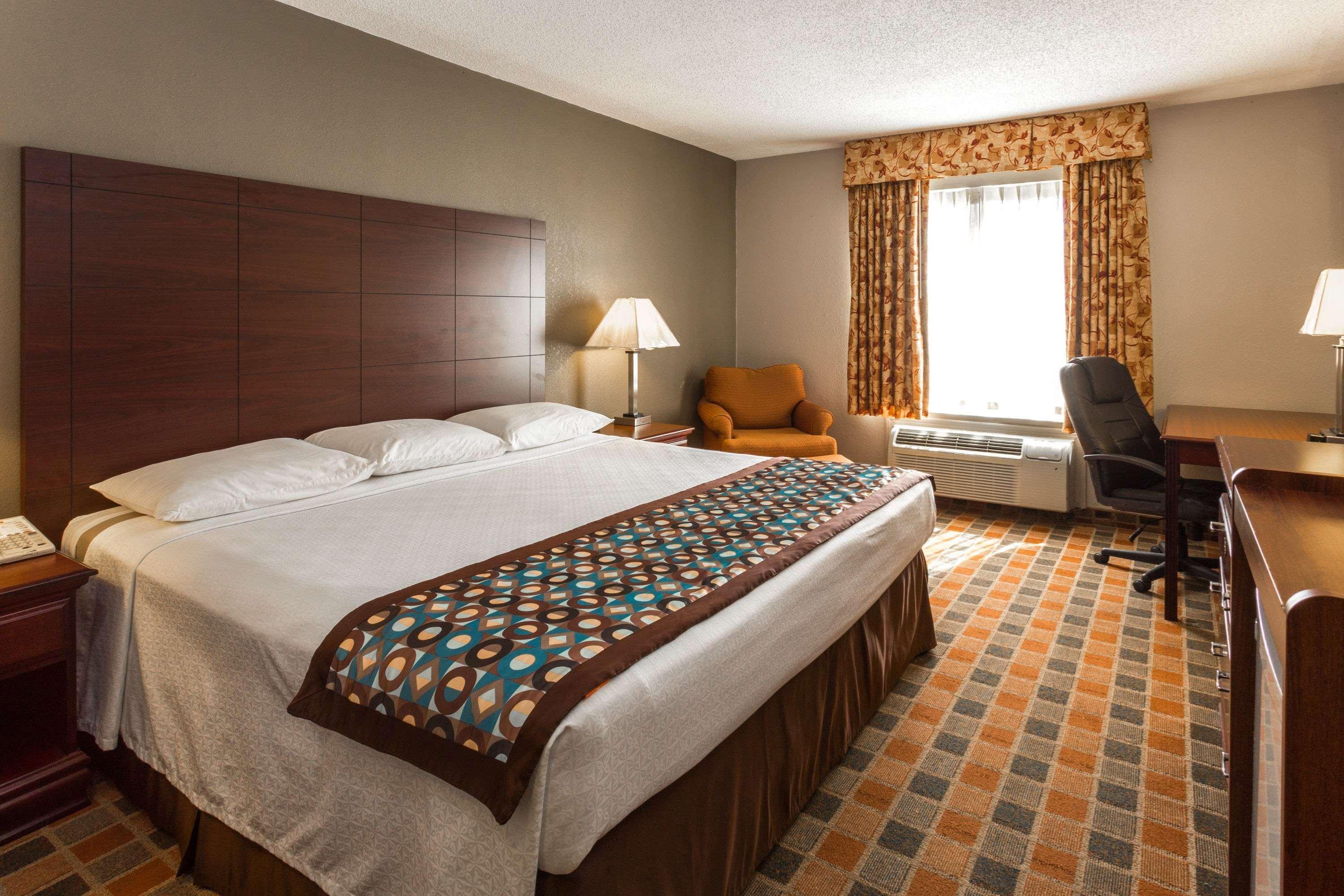 Super 8 By Wyndham Frankfort In Exterior photo